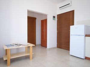 18790440-Ferienwohnung-4-Lumbarda-300x225-2