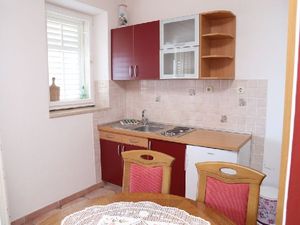 19285035-Ferienwohnung-4-Lumbarda-300x225-2