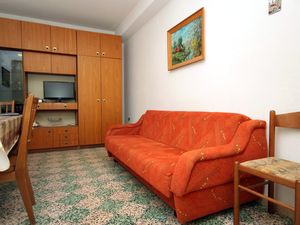 23925780-Ferienwohnung-10-Lumbarda-300x225-1