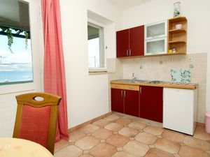 23927737-Ferienwohnung-4-Lumbarda-300x225-3