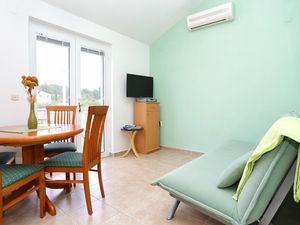 23927748-Ferienwohnung-3-Lumbarda-300x225-2