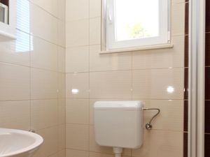 23930665-Ferienwohnung-4-Lumbarda-300x225-4