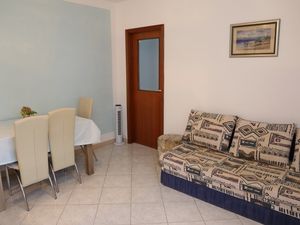 18322305-Ferienwohnung-4-Lumbarda-300x225-1