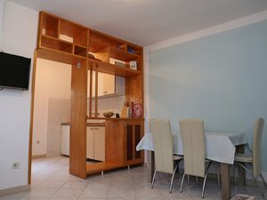 18322305-Ferienwohnung-4-Lumbarda-300x225-2