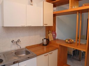 18322305-Ferienwohnung-4-Lumbarda-300x225-5