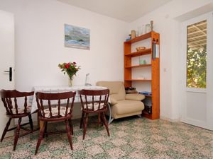 18791407-Ferienwohnung-4-Lumbarda-300x225-2