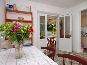 18791407-Ferienwohnung-4-Lumbarda-300x225-3