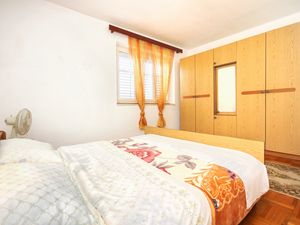 18791409-Ferienwohnung-4-Lumbarda-300x225-3