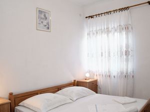 18923411-Ferienwohnung-4-Lumbarda-300x225-5