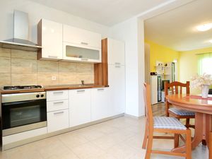 18951278-Ferienwohnung-5-Lumbarda-300x225-5