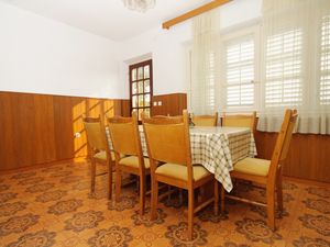 18950028-Ferienwohnung-8-Lumbarda-300x225-1