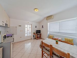 18951607-Ferienwohnung-3-Lumbarda-300x225-1