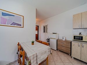 18951607-Ferienwohnung-3-Lumbarda-300x225-2