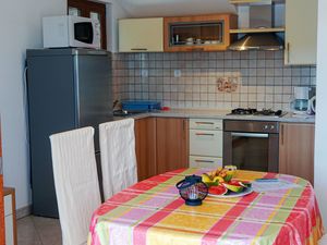 19050866-Ferienwohnung-5-Lumbarda-300x225-4