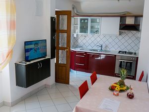 19050868-Ferienwohnung-4-Lumbarda-300x225-3