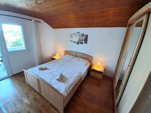 19129890-Ferienwohnung-4-Lumbarda-300x225-5