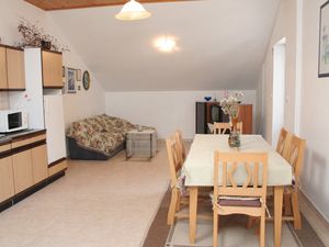 19140499-Ferienwohnung-4-Lumbarda-300x225-4