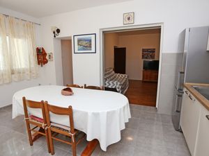 22146479-Ferienwohnung-4-Lumbarda-300x225-3