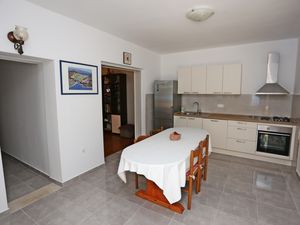 22146479-Ferienwohnung-4-Lumbarda-300x225-5