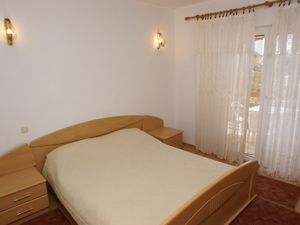 23480298-Ferienwohnung-6-Lumbarda-300x225-5