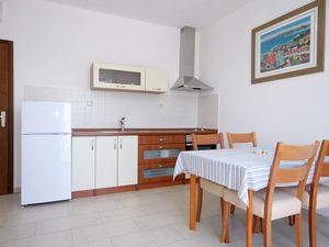 23930664-Ferienwohnung-4-Lumbarda-300x225-3