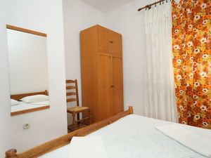 23927726-Ferienwohnung-4-Lumbarda-300x225-5