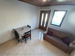 23930643-Ferienwohnung-4-Lumbarda-300x225-1