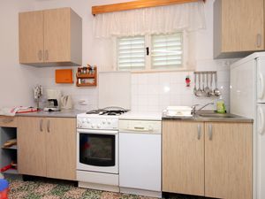 23930704-Ferienwohnung-4-Lumbarda-300x225-4