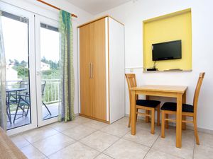 23927746-Ferienwohnung-2-Lumbarda-300x225-2