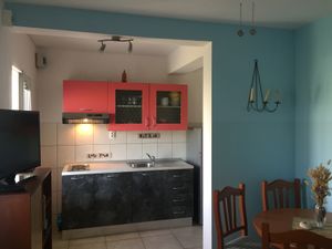 23927747-Ferienwohnung-4-Lumbarda-300x225-2