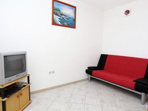 23927763-Ferienwohnung-4-Lumbarda-300x225-1