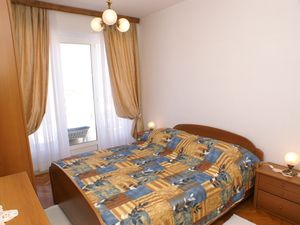 23927732-Ferienwohnung-4-Lumbarda-300x225-4