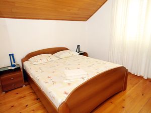 23927735-Ferienwohnung-4-Lumbarda-300x225-2