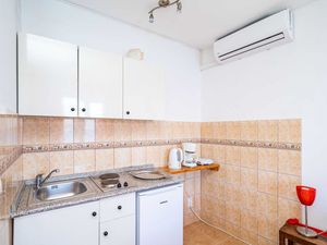 24057425-Ferienwohnung-2-Lumbarda-300x225-1