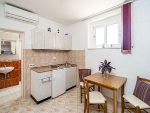 24057429-Ferienwohnung-3-Lumbarda-300x225-2