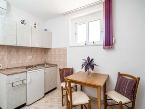 24057429-Ferienwohnung-3-Lumbarda-300x225-4