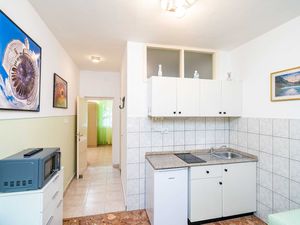 24057432-Ferienwohnung-3-Lumbarda-300x225-2