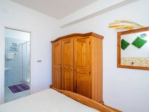 24057434-Ferienwohnung-5-Lumbarda-300x225-5