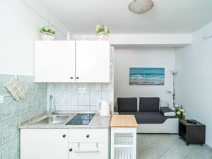 24057435-Ferienwohnung-4-Lumbarda-300x225-4