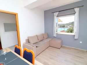 24057983-Ferienwohnung-5-Lumbarda-300x225-5