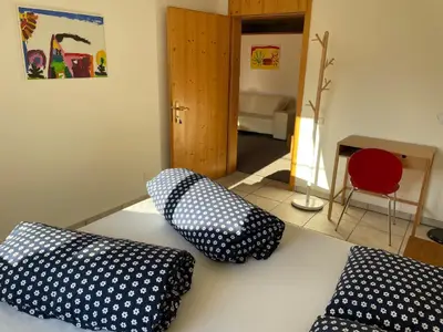 Schlafzimmer 2 mit Arbeitsplatz