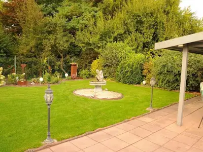 Garten mit Brunnen