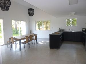 23704503-Ferienwohnung-8-Luynes-300x225-1