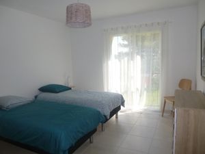 23704503-Ferienwohnung-8-Luynes-300x225-3