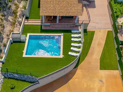 PoolOfHouse