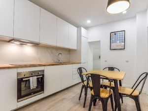 23573604-Ferienwohnung-4-Madrid-300x225-0