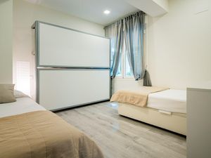 23318544-Ferienwohnung-8-Madrid-300x225-5