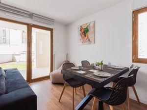 24052549-Ferienwohnung-4-Magny-le-Hongre-300x225-1