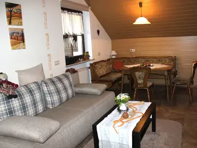 gemütlicher Wohnbereich in der Fewo Schwalbennest