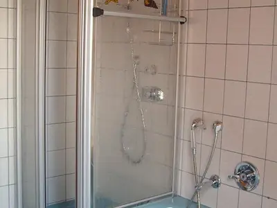 Bad mit Dusche u. Badewanne